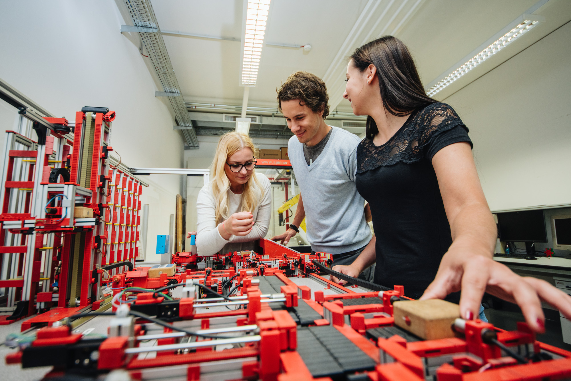 Students talk about their project work in the workshop at FH Villach campus
