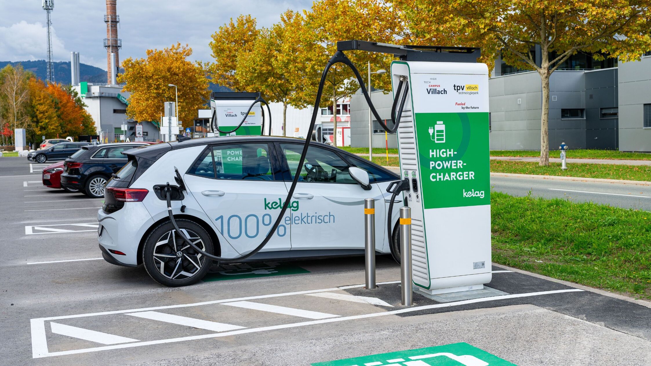 An electric car charging at one of the new Kelag fast-charging stations at tpv