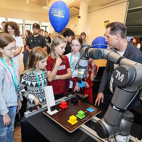 Children participating in the station activities at the Long Night of Research 2024