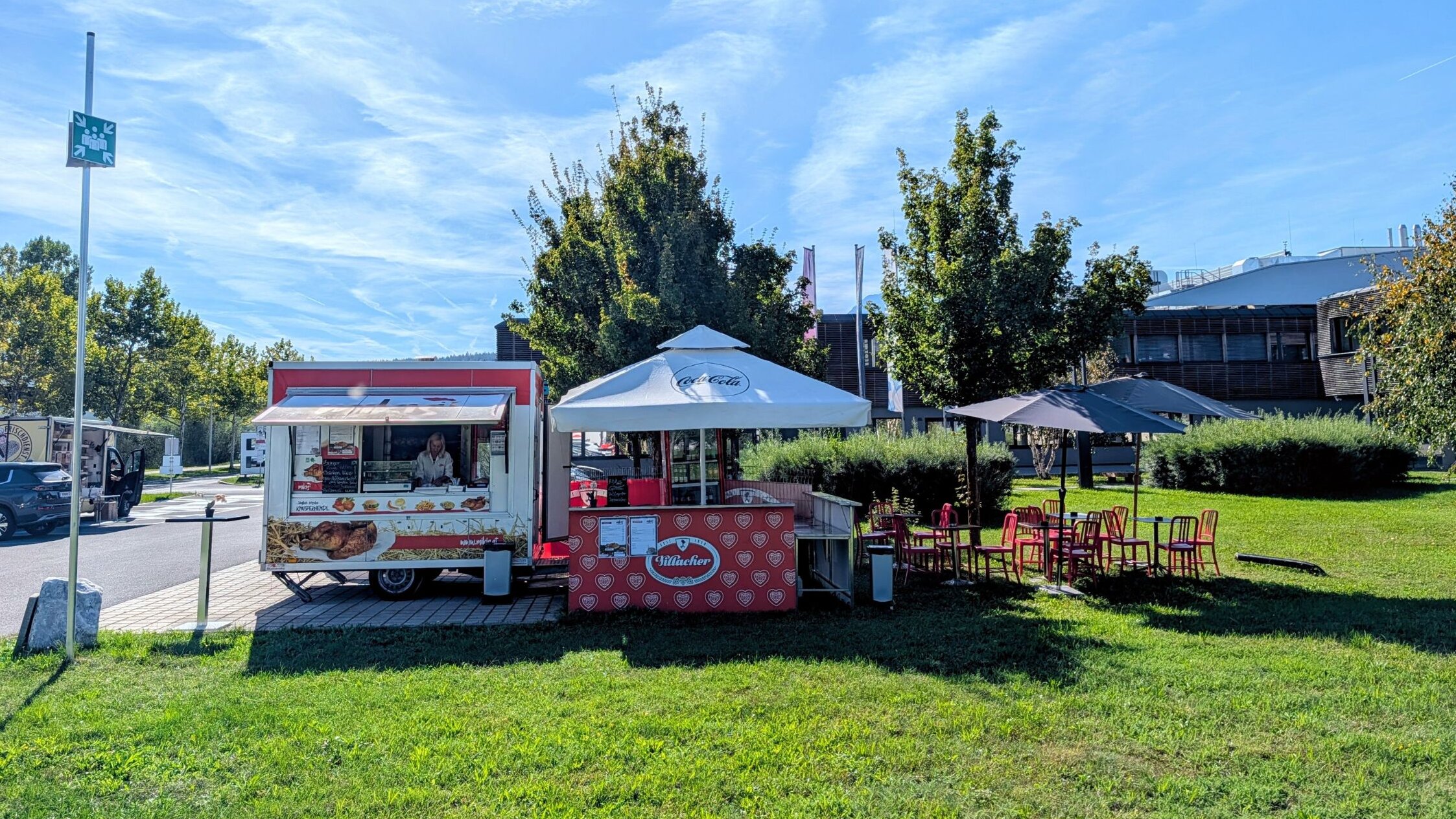 Foodtruck im Technologiepark Villach Foodtruck mit Schirmen