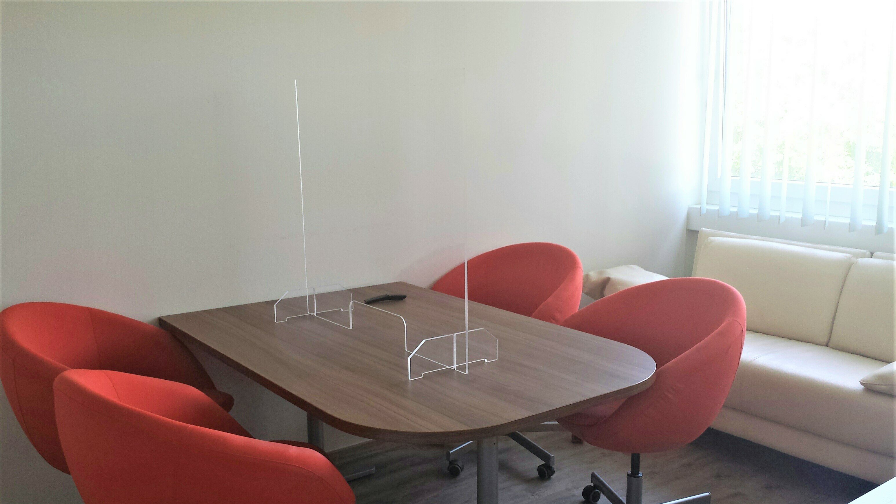 Table with a seperating disc at Swiss Life Select