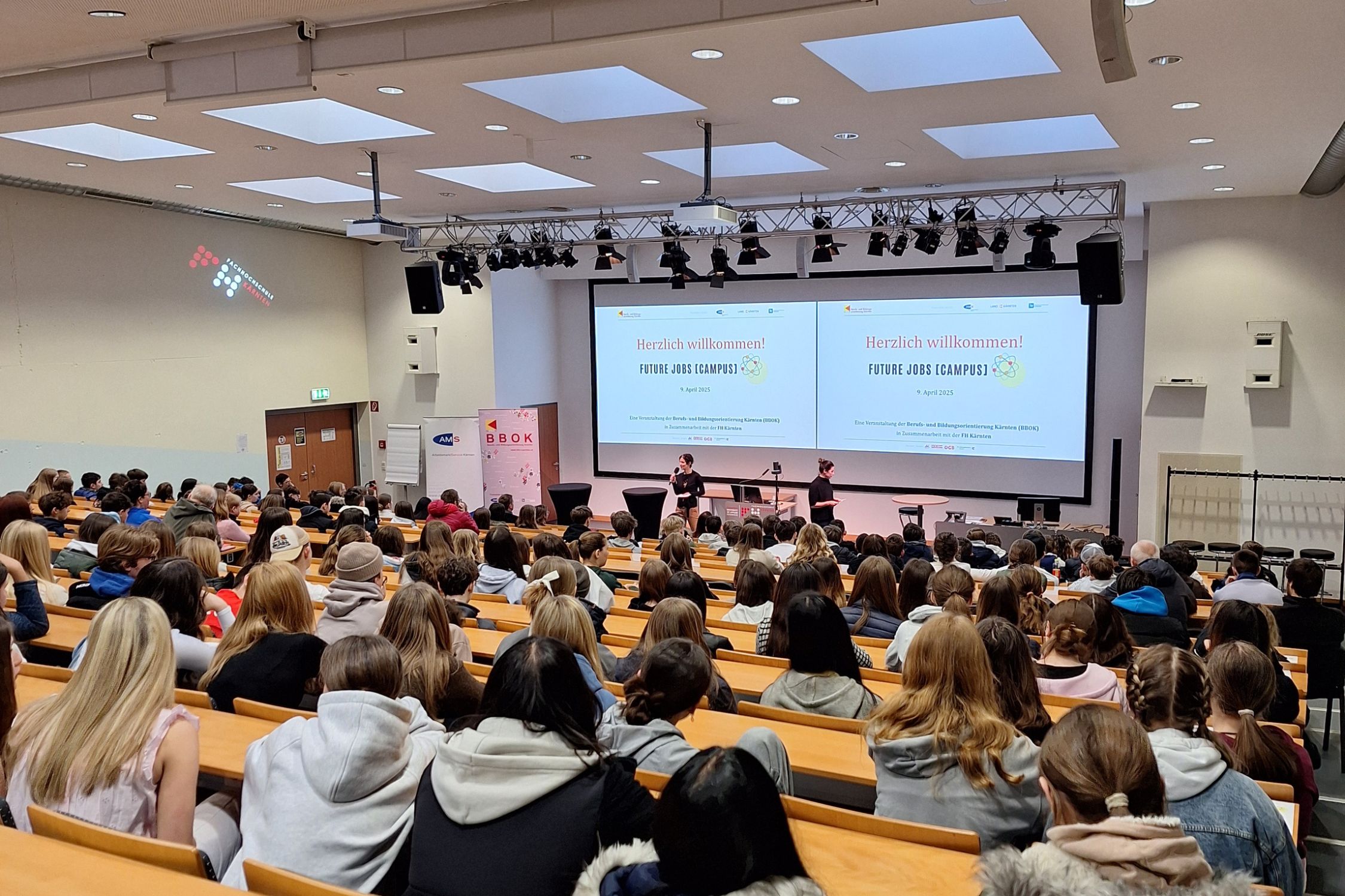 secondary school students in the lecture room of CUAS