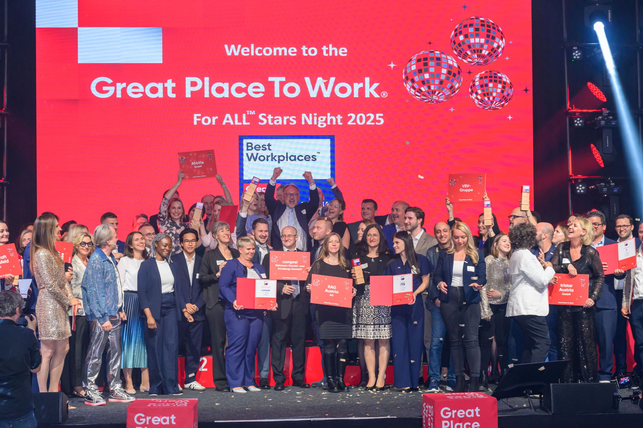 Group photo of the Best Workplaces award winners
