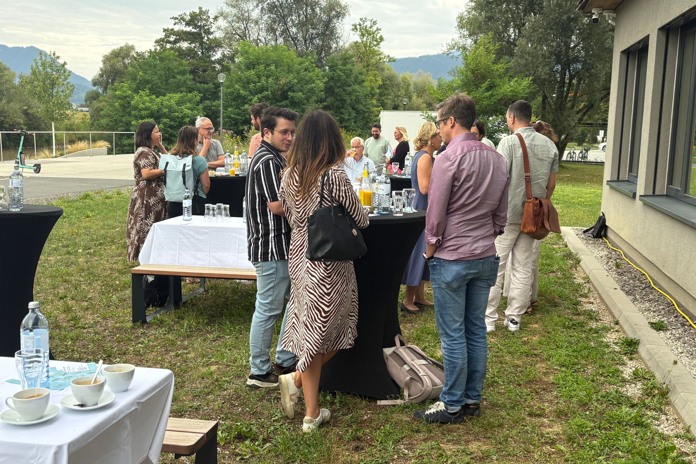 Outdoor Premiere des Business Breakfasts Networking beim vierten Business Breakfast