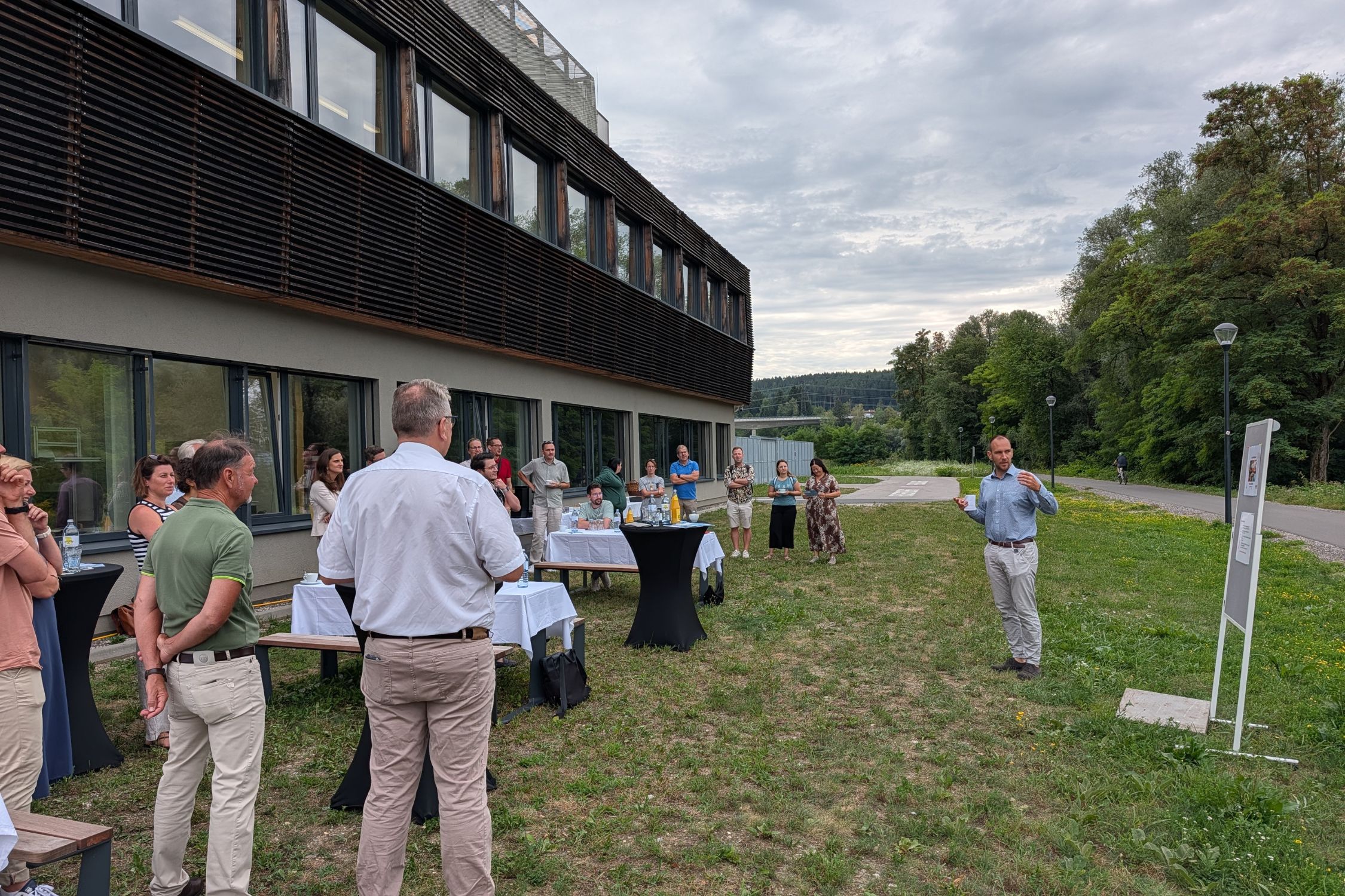 Franz Hölzl spricht über Biodiversität beim Business Breakfast Franz Hölzl präsentiert beim Outdoor Business Breakfast