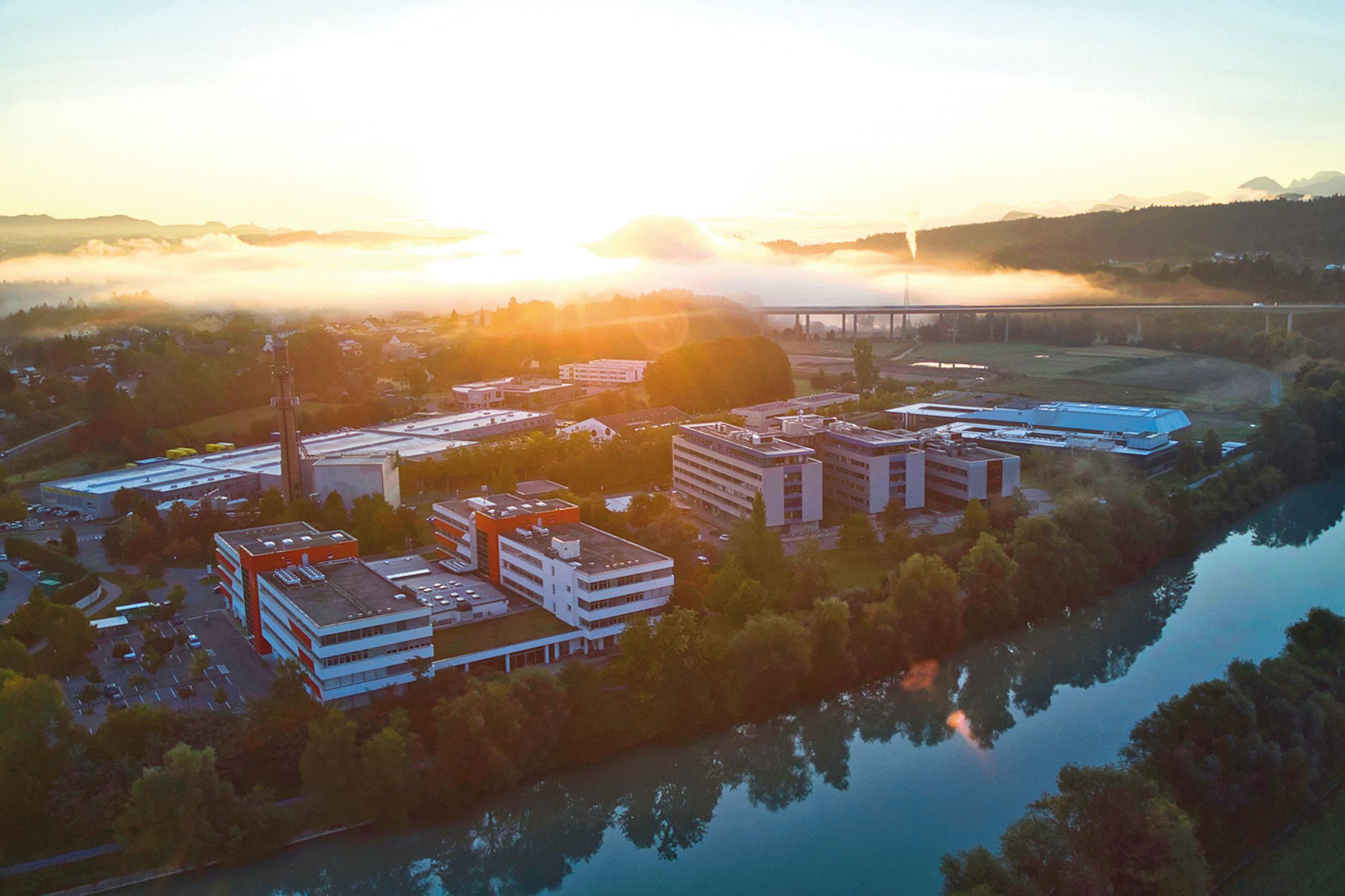 Sonnenaufgang über den Technologiepark Villach Sonnenaufgang in Villach