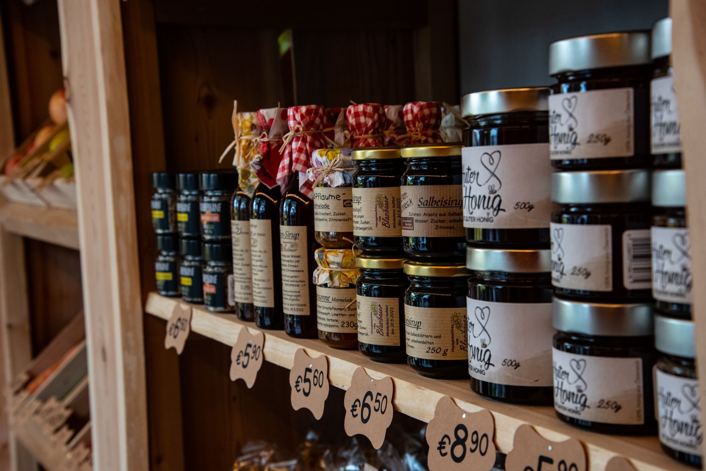 Jams, honey and juices in the Ackerbox shelf