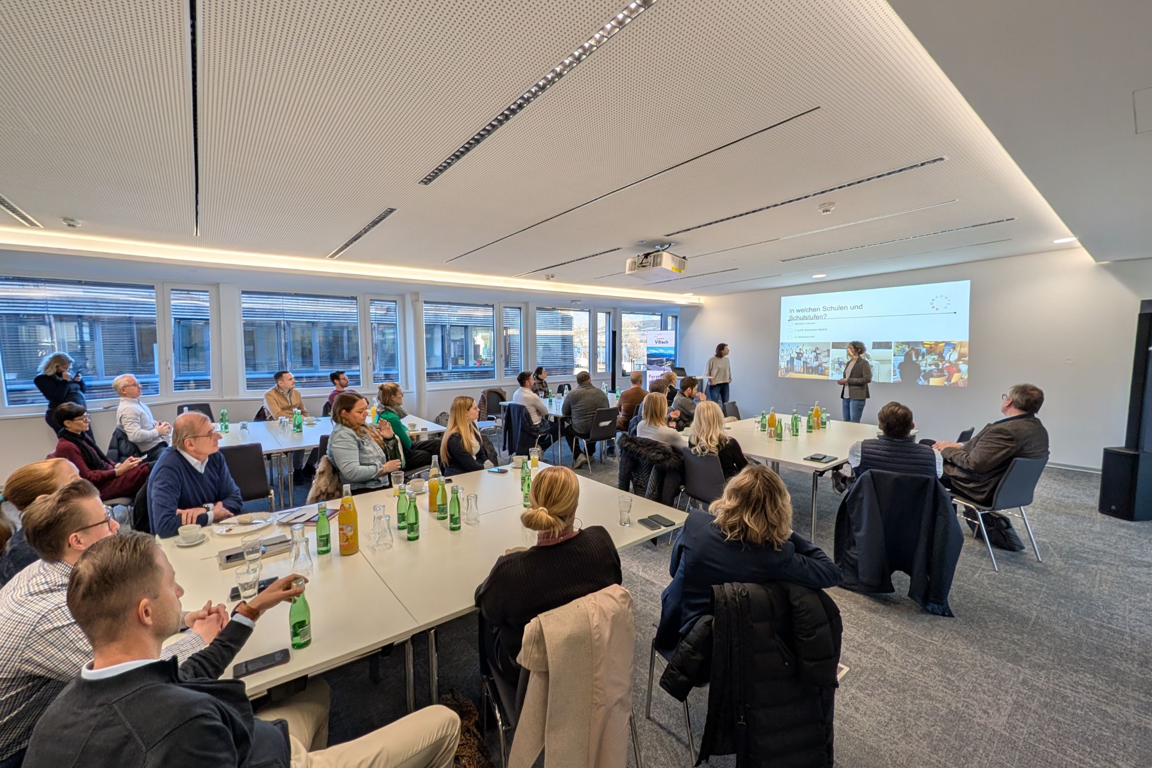 Zweites Business Breakfast im tpv Morgendliches Vernetzungstreffen im Auditorium des HTCVs